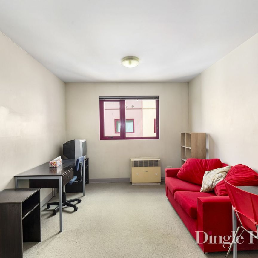 CENTRAL LEAFY CARLTON LOCATION! - Photo 1