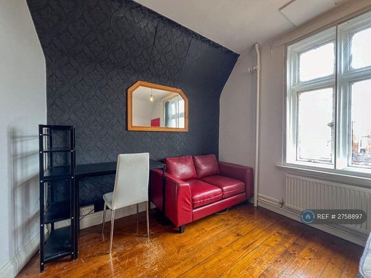 3 bedroom flat to rent - Photo 1
