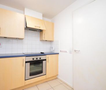 1 bedroom in a flat share to rent - Photo 4