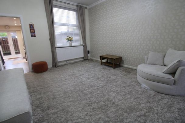 4 bedroom terraced house to rent - Photo 1