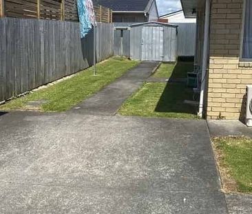 Lovely Brick and Tile Home -3 minutes walk to town - Photo 2