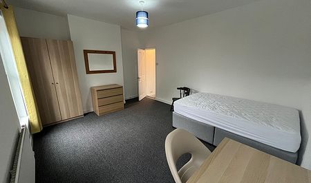 Recently Renovated 2-Bedroom, 1-Bathroom Terraced Property on Quiet Cul-de-Sac Near Hallam University City Campus - Photo 5
