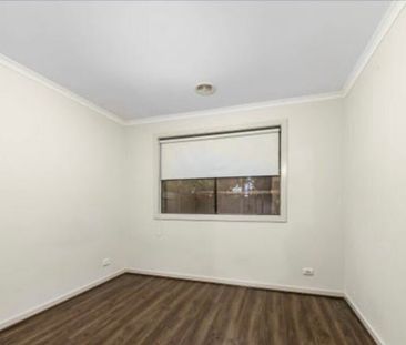 Cranbourne - Photo 3