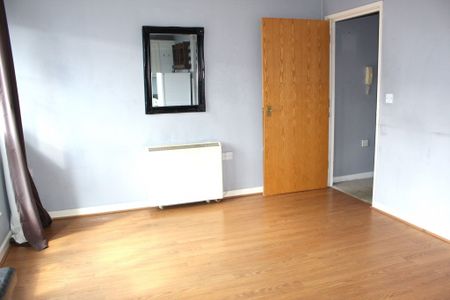 1 bed Apartment - To Let - Photo 3