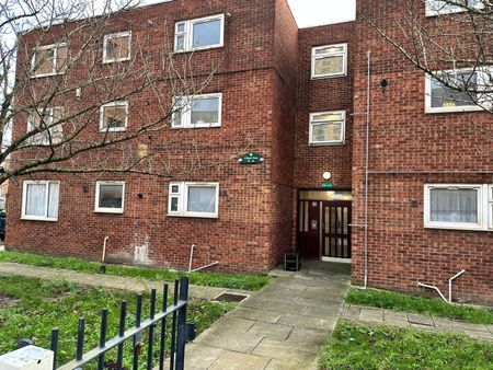 3 Bed Flat, Linsdell Road, IG11 - Photo 3