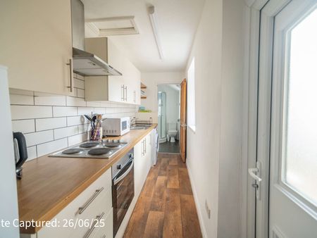 4 bed shared student property near the University of York Bedroom 2 - Photo 2