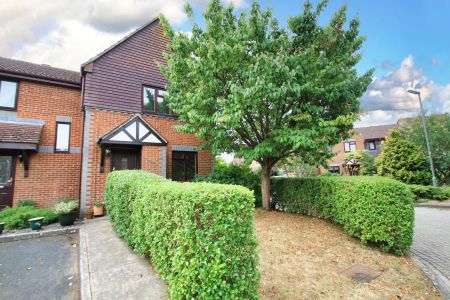 Watersmeet Close, Guildford, Surrey, GU4 - Photo 4