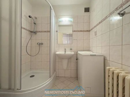 Pronájem světlého bytu 2+1 s krásným výhledem pár kroků od centra Znojma - Fotografie 4