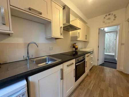 1 bedroom flat to rent - Photo 5