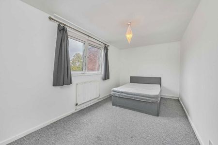 3 bedroom flat to rent - Photo 2