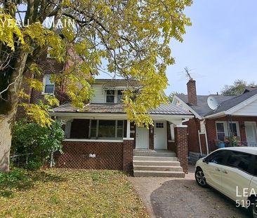 Completely Renovated 4 Bedroom 1 Bathroom Main Floor Unit - Photo 4