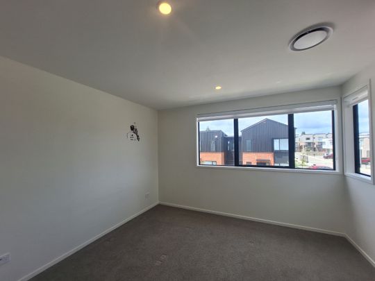 Modern Living - Photo 1