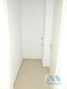 Liebknechtstr. 58, Wohnung 4 ~~~ Einbauküche, Balkon, Bad mit Dusche, Abstellraum, Haus mit Aufzug - Photo 4