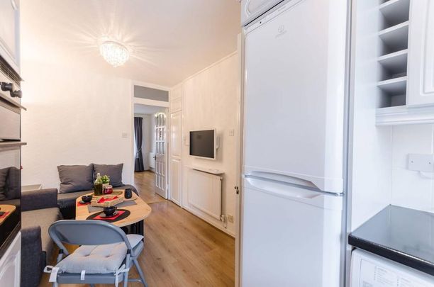 4 bedroom flat to rent - Photo 1