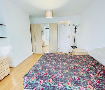 3 bedroom flat to rent - Photo 6