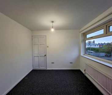 3 bedroom end of terrace house to rent - Photo 4