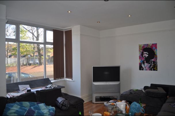 8 Bed Semi-Detached House, Curzon Avenue, M14 - Photo 1
