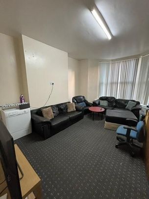 9 bedroom house to rent - Photo 1