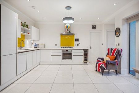 7 bedroom detached house to rent - Photo 4