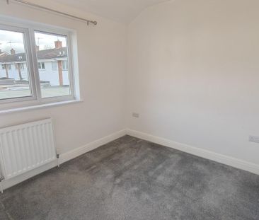 2 bedroom end of terrace house to rent - Photo 4