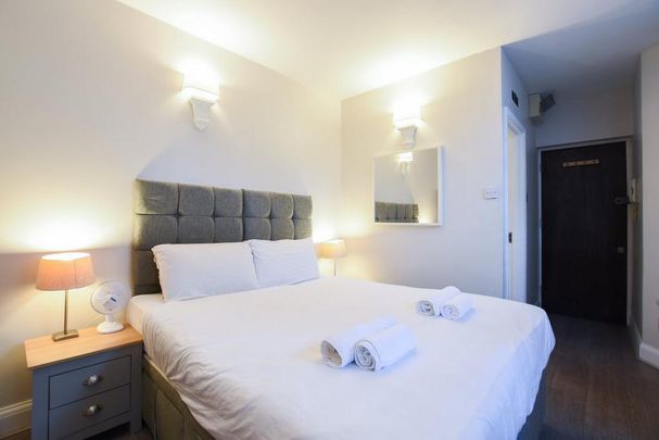 Studio to rent - Photo 1