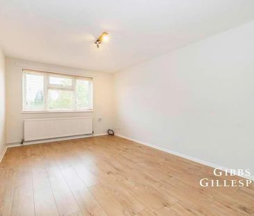 Closemead Close, Northwood, HA6 - Photo 4