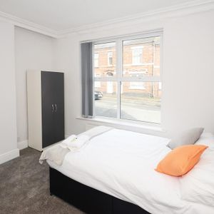 1 bedroom in a house share to rent - Photo 2