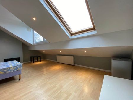 Woodside Avenue (Room 4), Burley, Leeds - Photo 2
