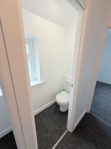 4 Bed Semi-Detached House, The Crescent, BN2 - Photo 2