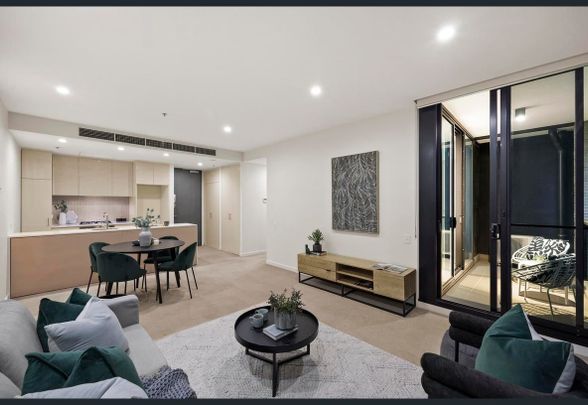 Stylish & Oversized One Bedroom Living Opposite Albert Park Lake - Photo 1