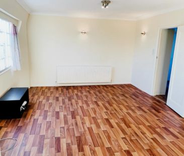 2 Beds 1 Bath - Photo 2