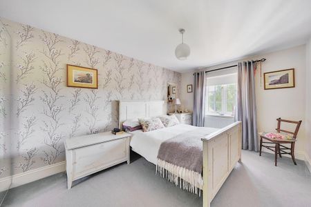 4 bedroom semi-detached house to rent - Photo 2