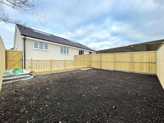 3 bedroom semi-detached bungalow to rent - Photo 1