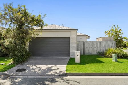 Moden Fully Fenced Family Home - Photo 5