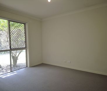 Comfortable Three Bedroom Family Home close to Robina Town Centre a... - Photo 6