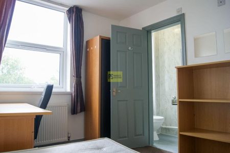 4 bedroom terraced house to rent - Photo 2