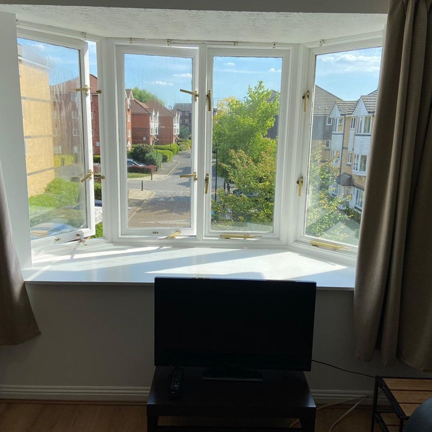 2 Bed Flat, Sheppard Drive, SE16 - Photo 1