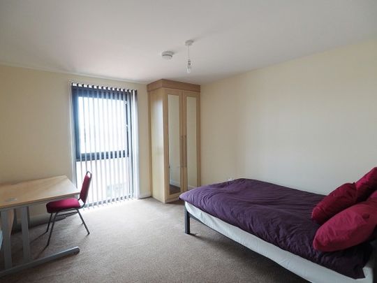 3 Bedroom Penthouse in City Centre - Photo 1