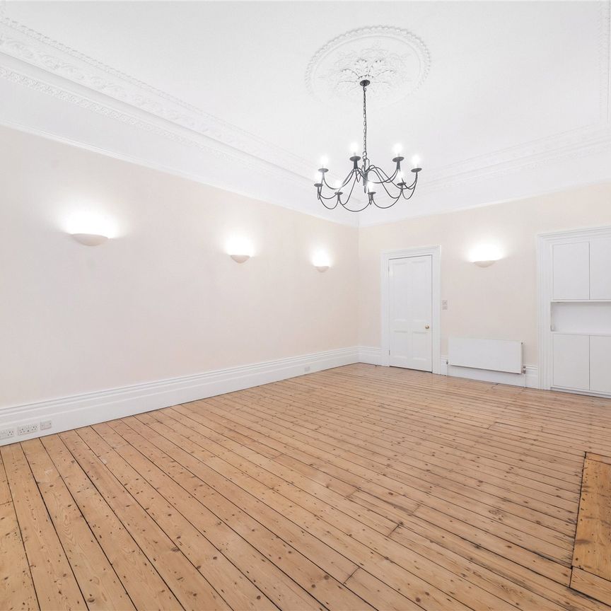 Courtfield Gardens, Earls Court, SW5 flat to rent - Photo 1