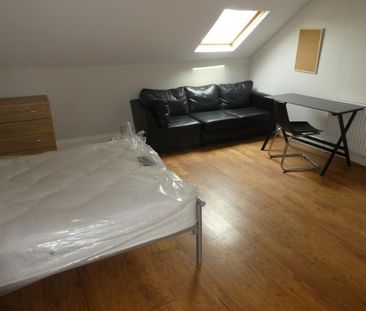 6 bedroom terraced house to rent - Photo 3