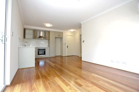 8/76 Kooyong Road, - Photo 2