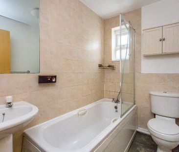 1 bedroom mews to rent - Photo 5