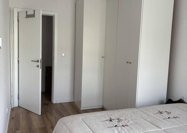Quartos Grandes em T4 renovado Odivelas Entrada 1Junho