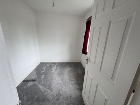 Room in a Shared House, Narborough Road South, LE3 - Photo 3