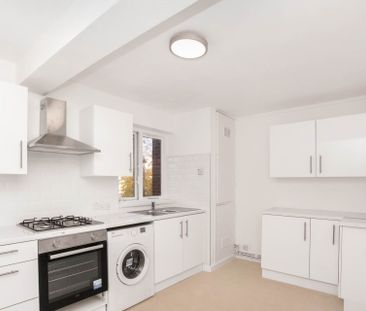 Guide Price £2,000 pcm - Available Now - Unfurnished - Photo 3