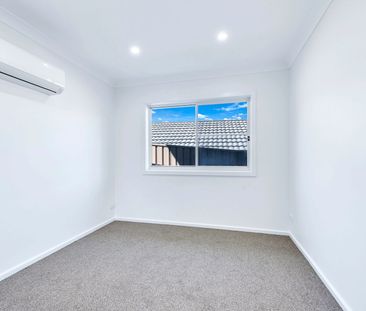 Modern three bedroom duplex with stunning water views - Photo 2