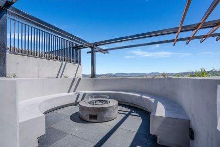 One Bedroom Apartment, Resort Style Living - Photo 3