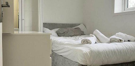 6 bedroom detached house to rent - Photo 2