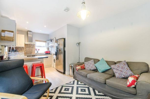 2 bedroom flat to rent - Photo 1