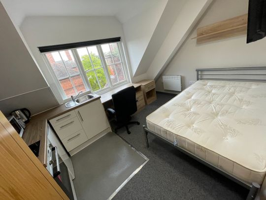 Studio Flat, Regent Road, LE1 - Photo 1
